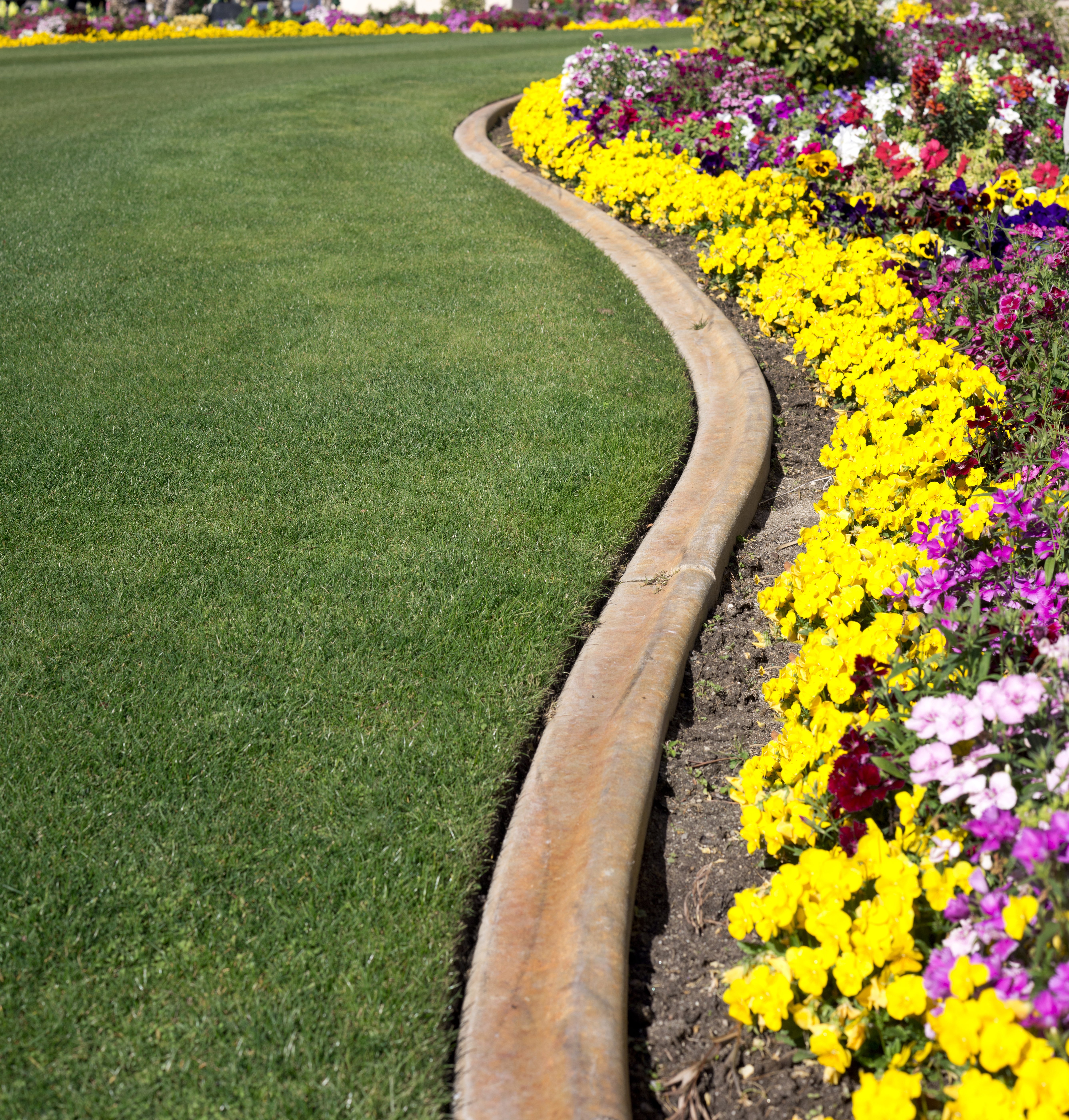 10 Edging Ideas for Flower Beds, Gardens and Landscaping